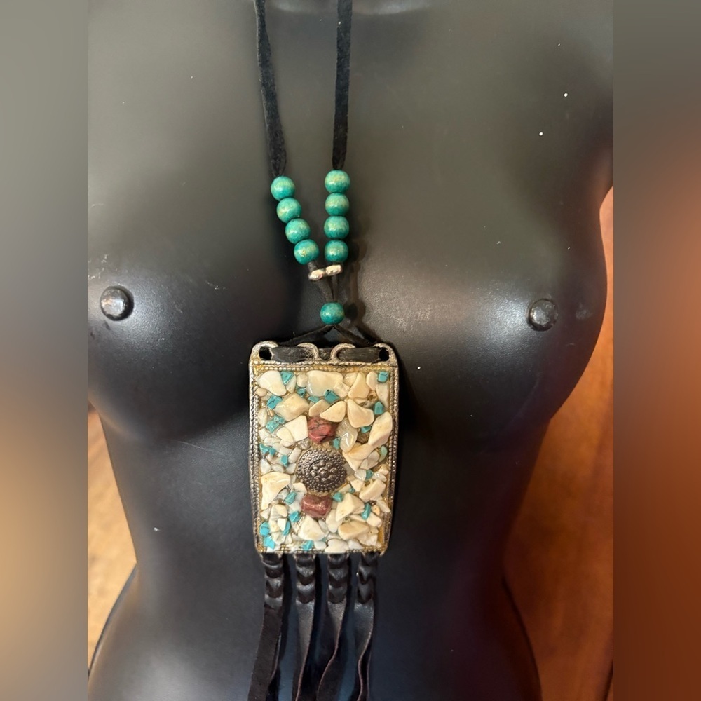 Vintage unbranded western leather turquoise necklace. Stunning piece - Picture 3 of 5